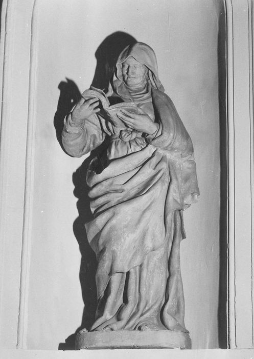 statue : sainte Anne