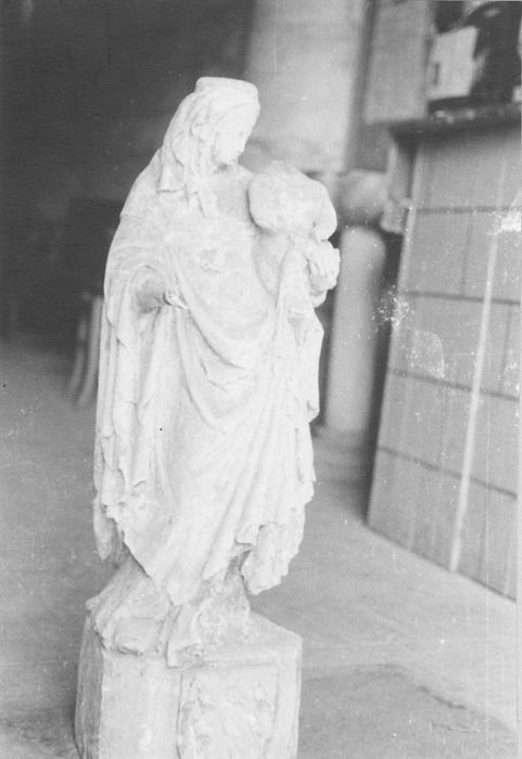 statue : Vierge à l'Enfant