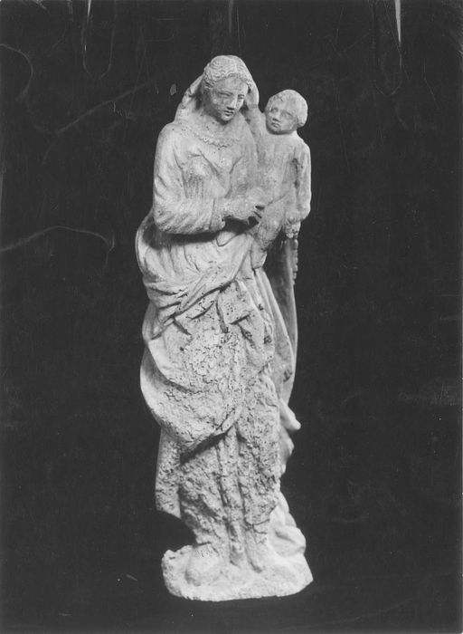 statue : Vierge à l'Enfant