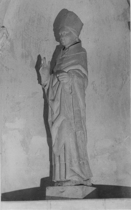 statue : saint évêque