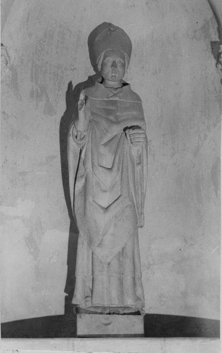 statue : saint évêque