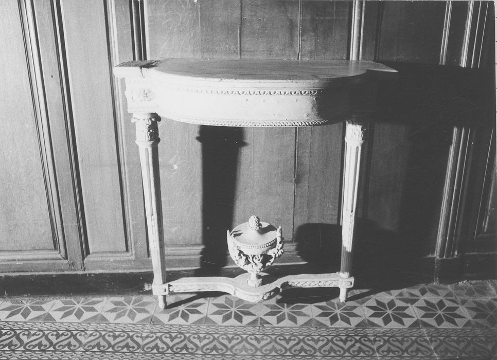 table - © Ministère de la Culture (France), Médiathèque du patrimoine et de la photographie, diffusion RMN-GP