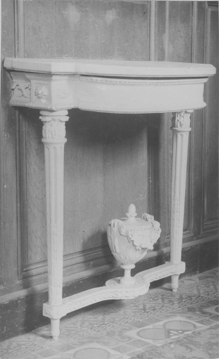 table - © Ministère de la Culture (France), Médiathèque du patrimoine et de la photographie, diffusion RMN-GP
