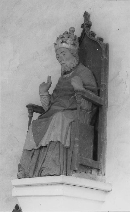 statue : saint Pierre pape