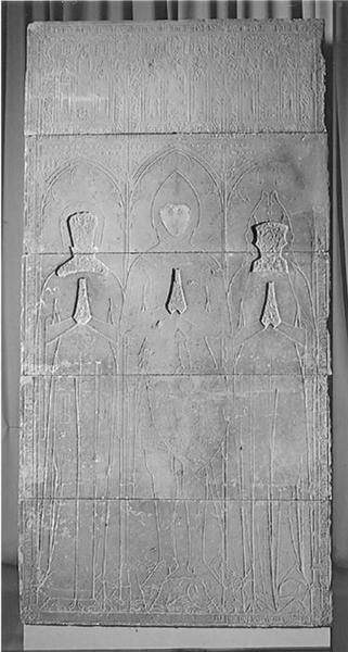 dalle funéraire de Guillaume Tirel, dit Taillevent et ses deux épouses, vue générale - © Ministère de la Culture (France), Médiathèque du patrimoine et de la photographie (objets mobiliers), tous droits réservés