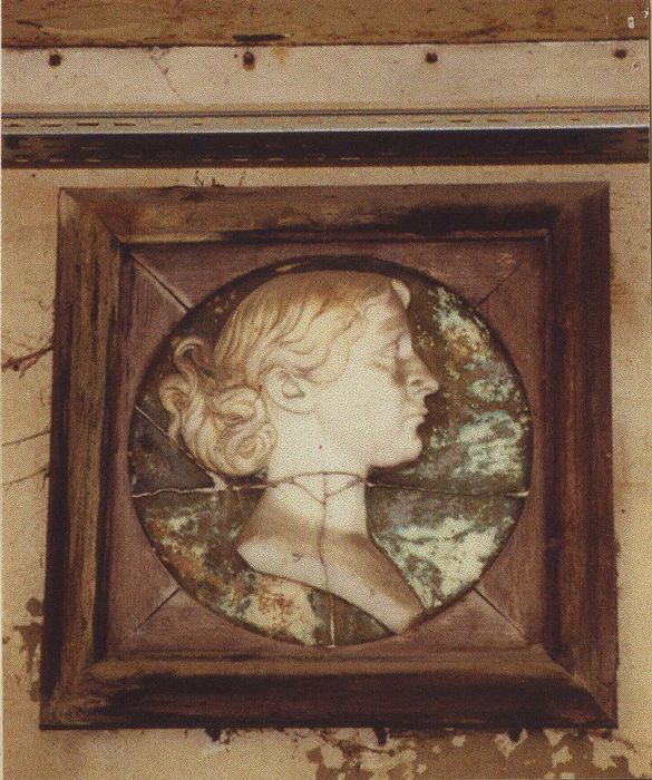 bas-relief (médaillon), cadre : Portrait de personnage féminin de profil