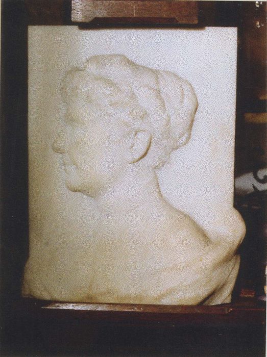 bas-relief : Portrait de profil de Maria Teresa de Visconti de Grandval, épouse de Maurizio Marochetti