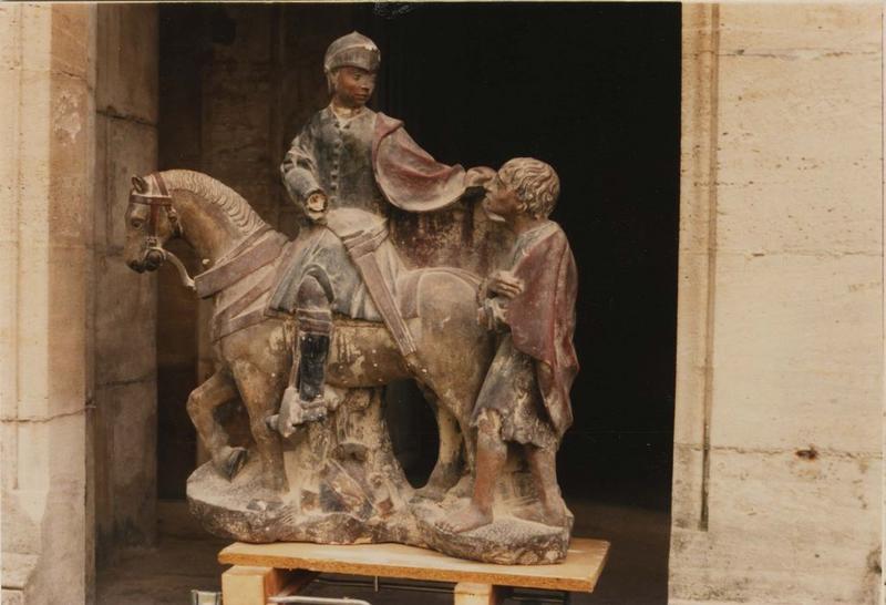 groupe sculpté : la charité de saint Martin, vue générale