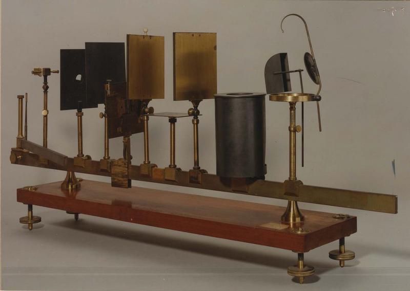 instrument scientifique (banc d'optique de Melloni), vue générale