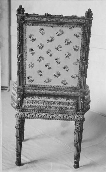 mobilier aux épis, chaise, vue générale