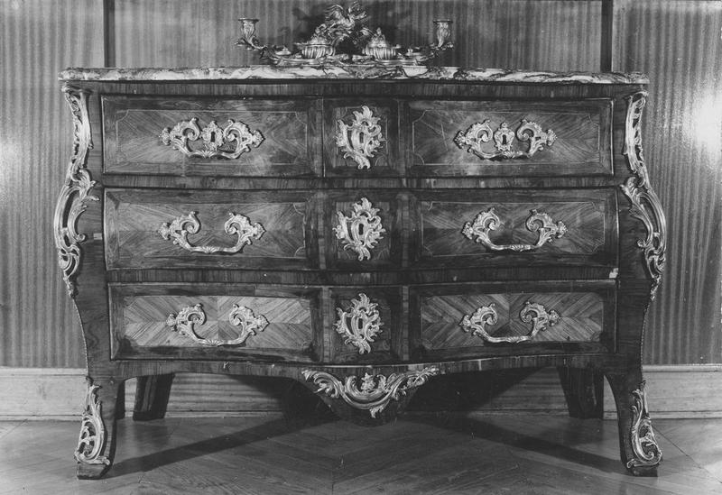 commode, vue générale - © Ministère de la Culture (France), Médiathèque du patrimoine et de la photographie (objets mobiliers), tous droits réservés