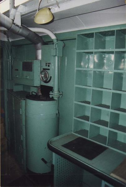 wagon (voiture-poste PE 907), intérieur, vue partielle - © Ministère de la Culture (France), Médiathèque du patrimoine et de la photographie (objets mobiliers), tous droits réservés