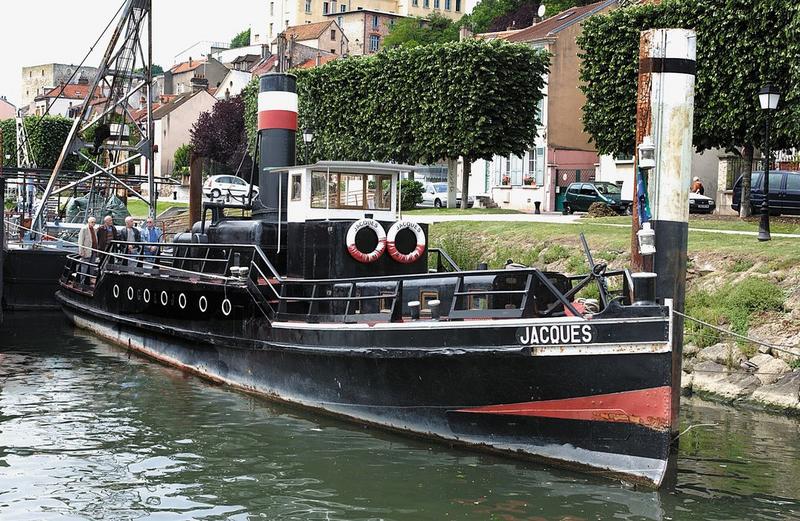 bateau de service (remorqueur fluvial) dit Jacques