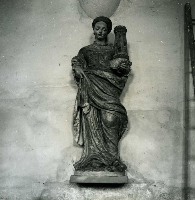 statue : sainte Barbe