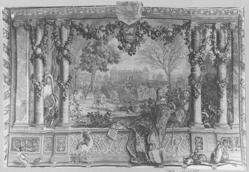 pièce murale : le mois de décembre ou le signe du Capricorne ou le château de Saint-Germain-en-Laye aux armes du Maréchal de Noailles