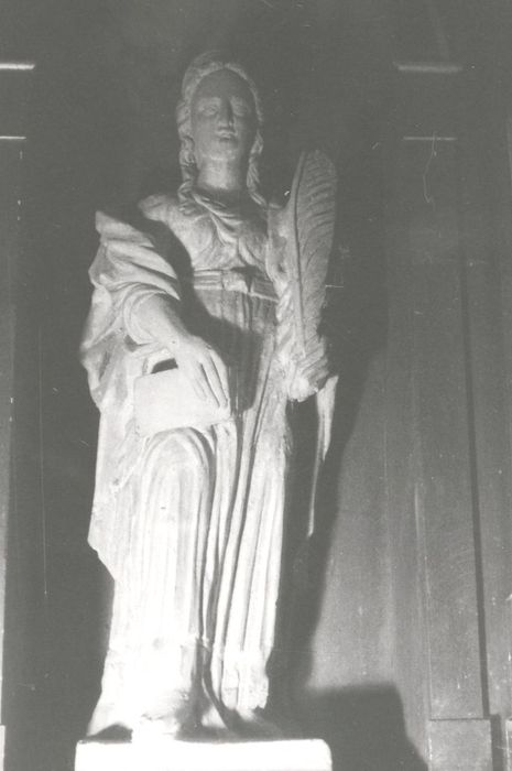 statue : Sainte à la palme et au livre