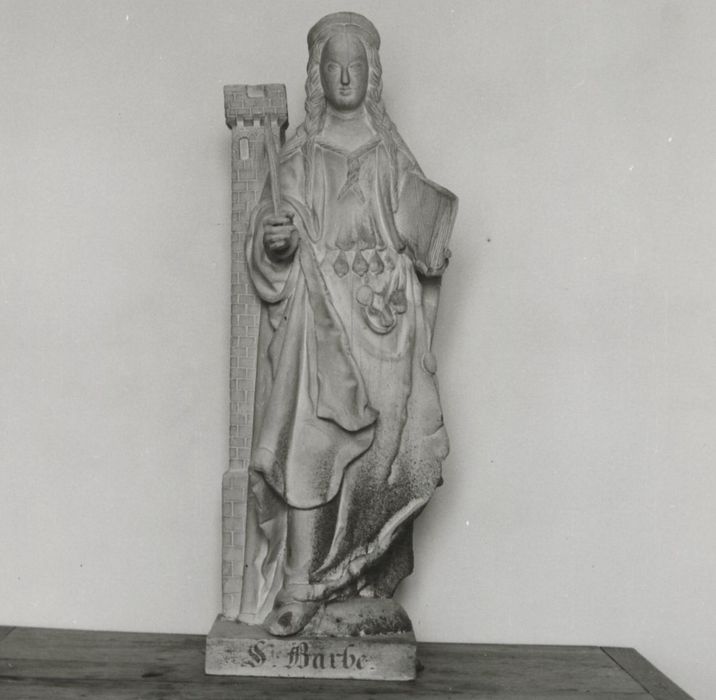 statue : Sainte Barbe