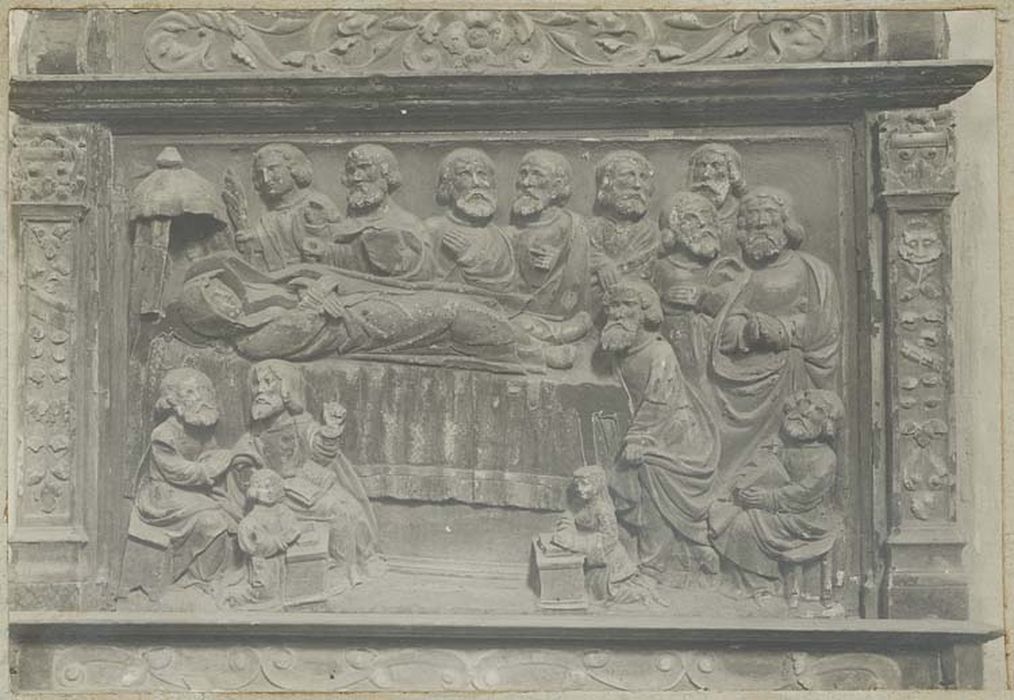 Bas-relief : la Mort de la Vierge