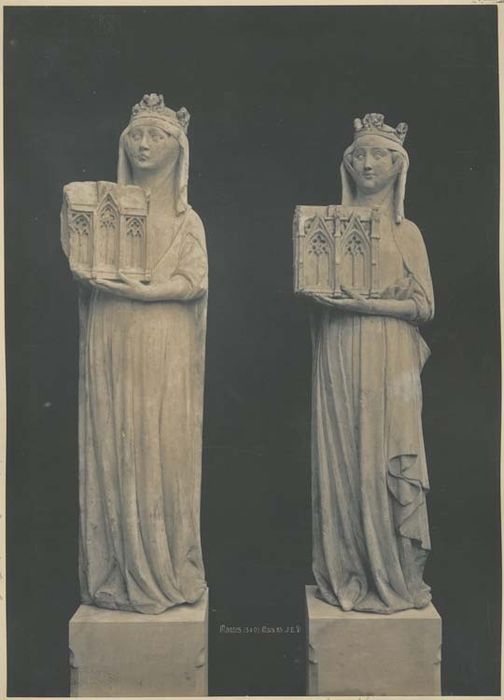 statue : Marguerite d'Evreux, femme de Charles IV le Bel ;statue : Jeanne de France, femme de Philippe de Navarre comte d'Evreux