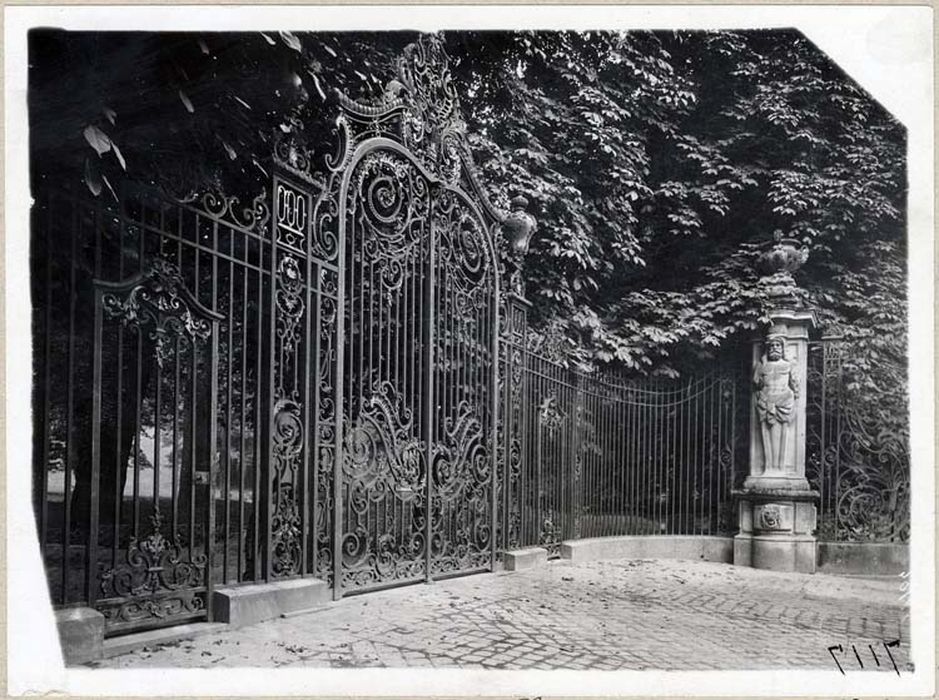 grille d’entrée du parc