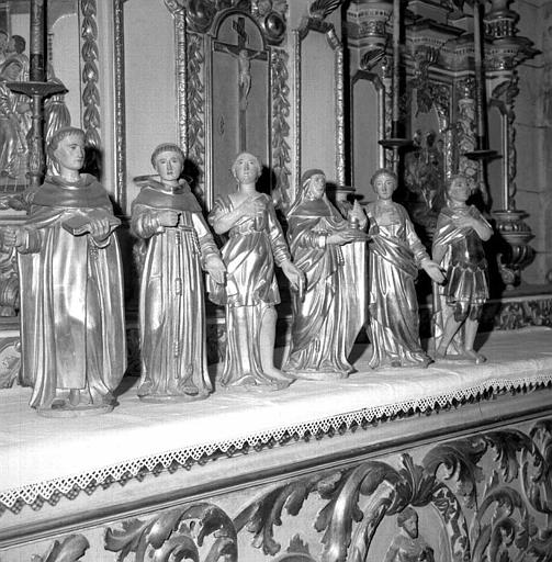 Statuettes ornant le retable du maître-autel