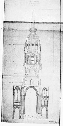 Coupe sur la tour de l'Horloge suivant l'axe longitudinal de l'édifice