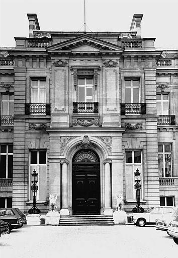 Façade sur la cour : Partie centrale