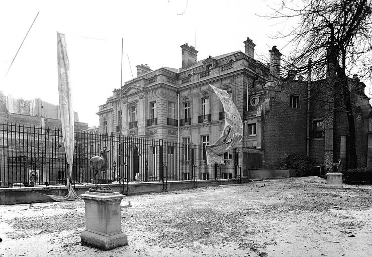 Façade sur la cour, vue du jardin