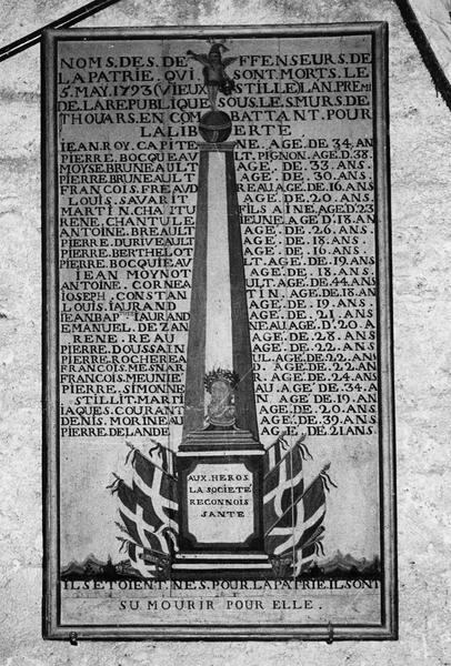 tableau commémoratif à la gloire des défenseurs de la Patrie morts le 5 mai 1793 sous les murs de Thouars - © Ministère de la Culture (France), Médiathèque du patrimoine et de la photographie (objets mobiliers), tous droits réservés