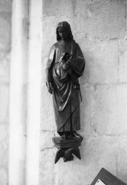 statue, fragment provenant de l'ancien jubé et de la clôture du choeur des religieux : saint Jean