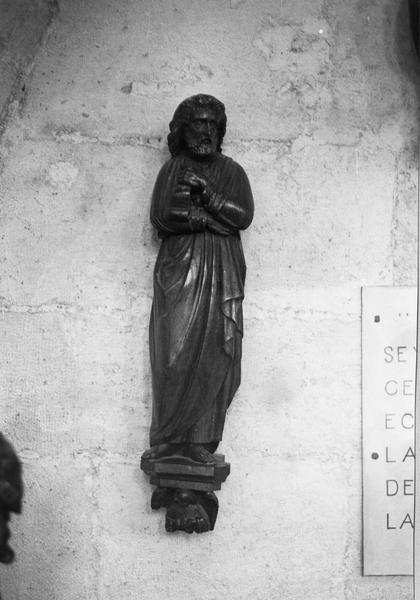 statue, fragment provenant de l'ancien jubé et de la clôture du choeur des religieux : saint Matthieu