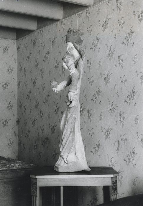statue : Vierge à l'Enfant, profil gauche - © Ministère de la Culture (France), Médiathèque du patrimoine et de la photographie, diffusion RMN-GP
