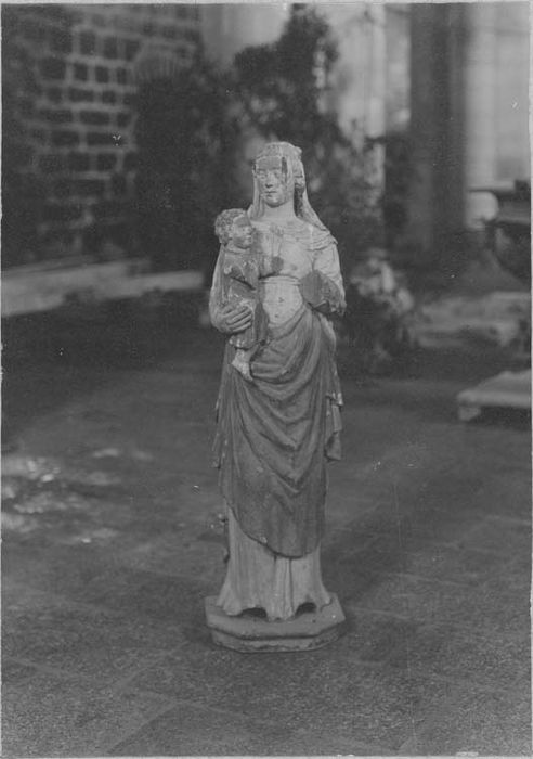 statue : Vierge à l'Enfant