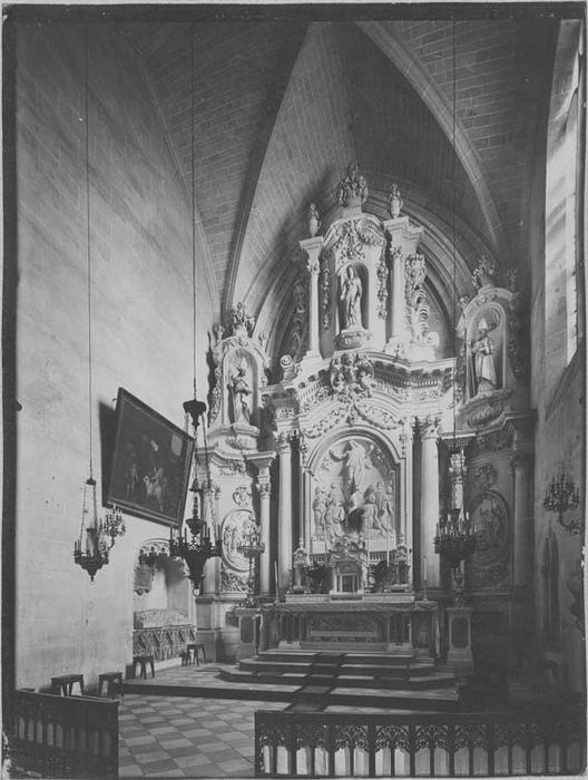 retable (retable architecturé à niche, retable à ailes), du maître-autel