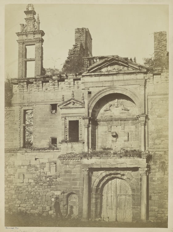 Façade : grand portail