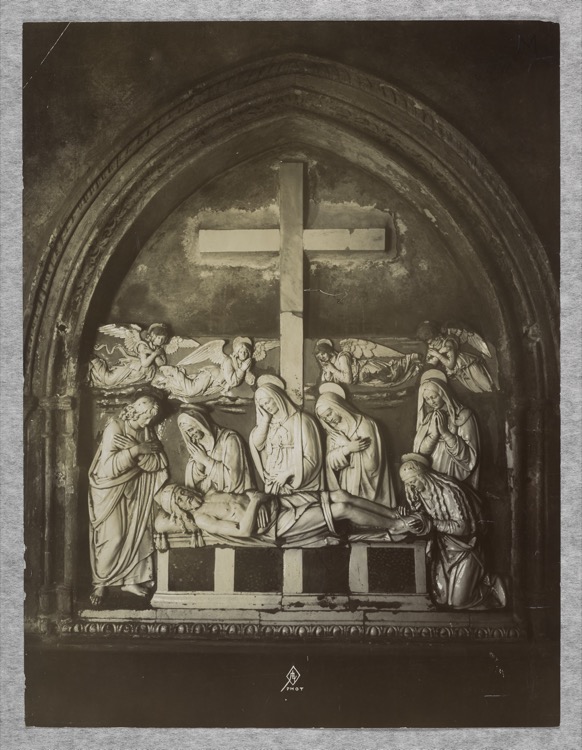 Bas-relief : la mise au tombeau