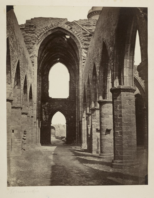 Nef en ruines de l’église
