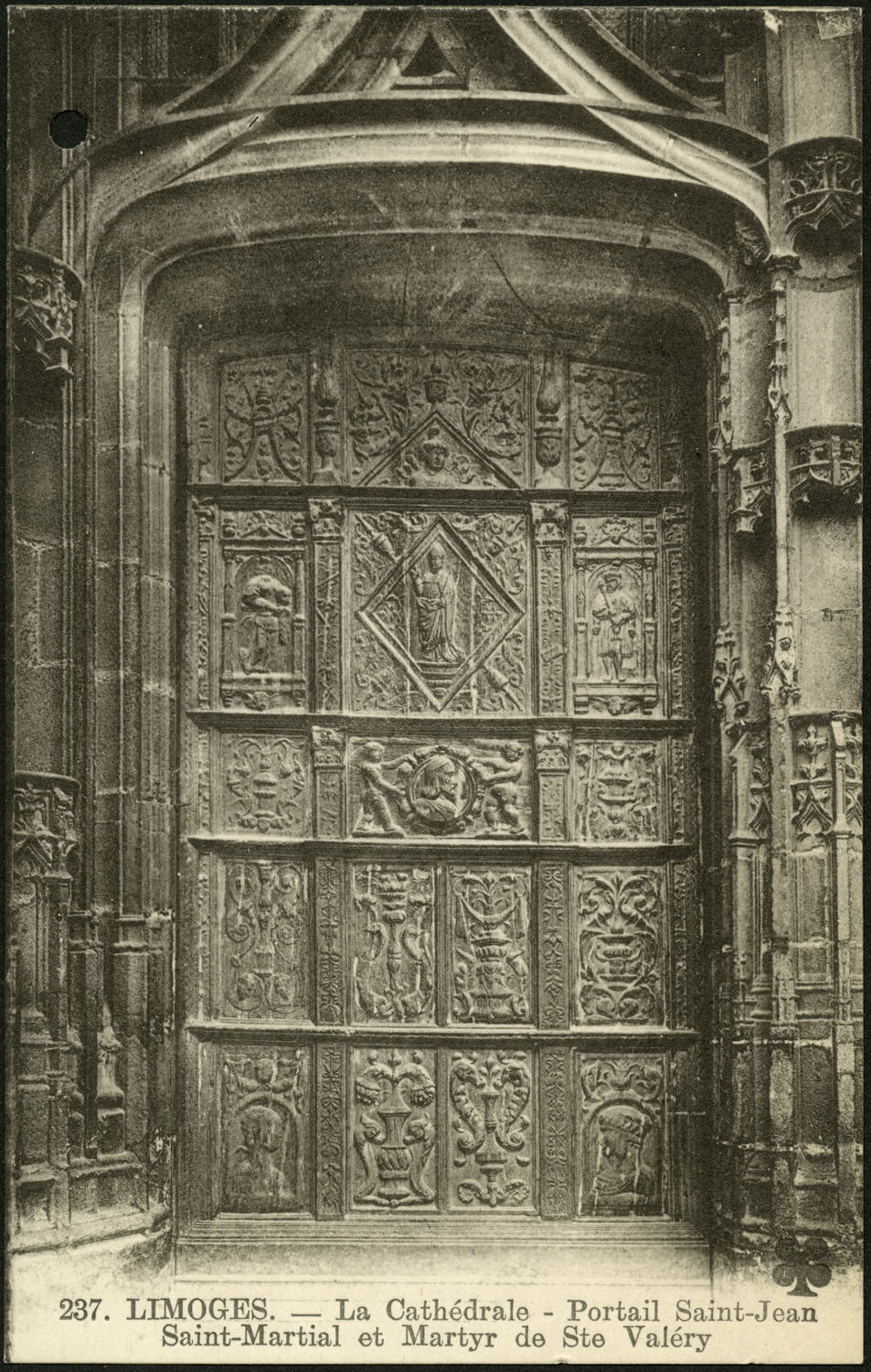 Bras nord du transept, portail Saint-Jean : vantail sculpté