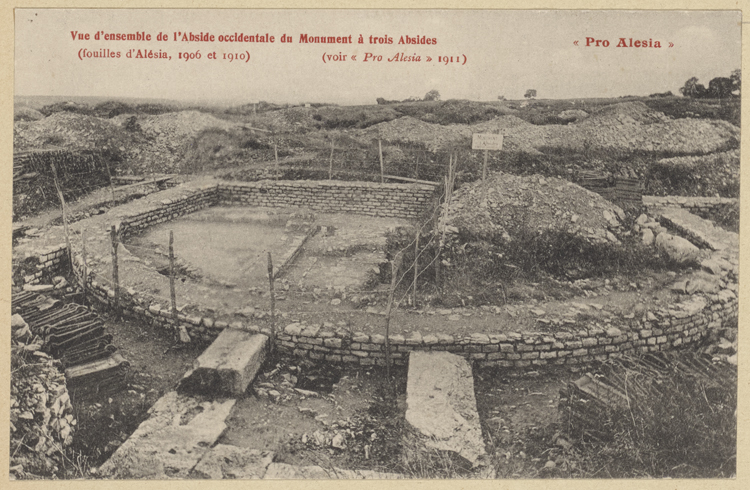 Fouilles de 1906 et 1910 : vue d’ensemble de l’abside occidentale du monument à trois absides