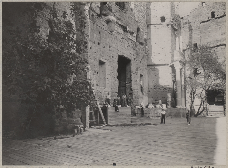 Intérieur : mur de scène