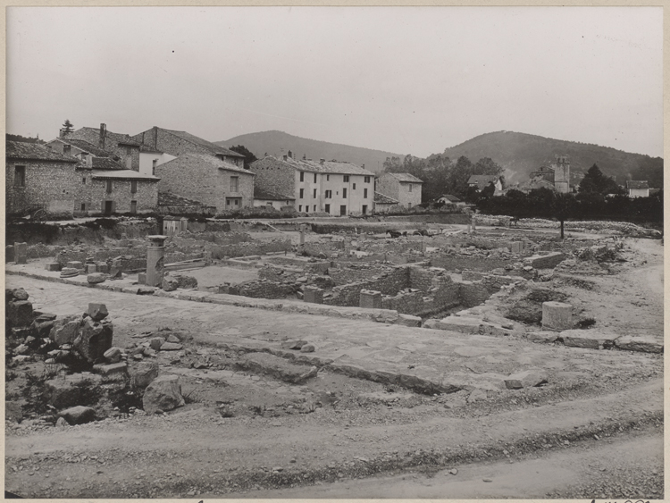 Terrains de fouilles gallo-romaines de la colline du Puymin : voie romaine