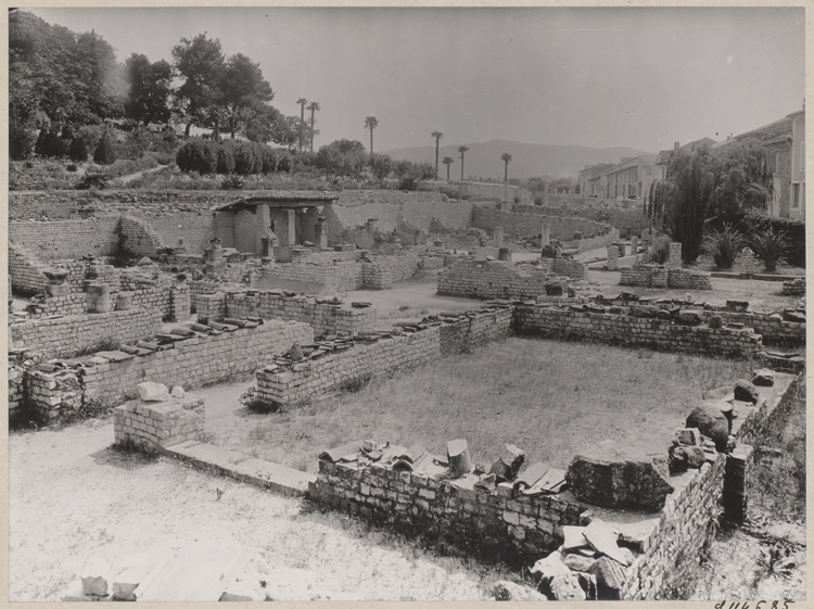 Terrains de fouilles gallo-romaines de la colline du Puymin : la maison des Messü