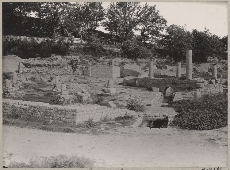 Terrains de fouilles gallo-romaines de la colline du Puymin : nymphée