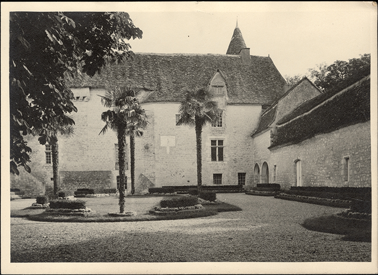 Façade sud sur la cour