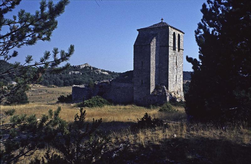 Restes d'une église romane, clocher