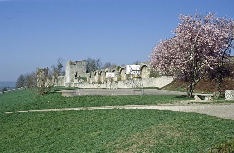 Anciennes fortifications, tours