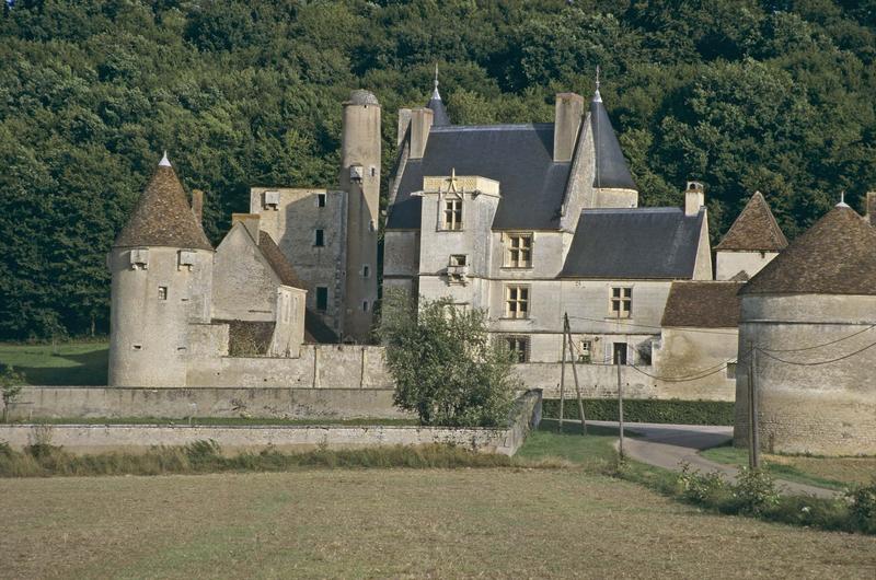 Ensemble nord : logis, tours et enceinte