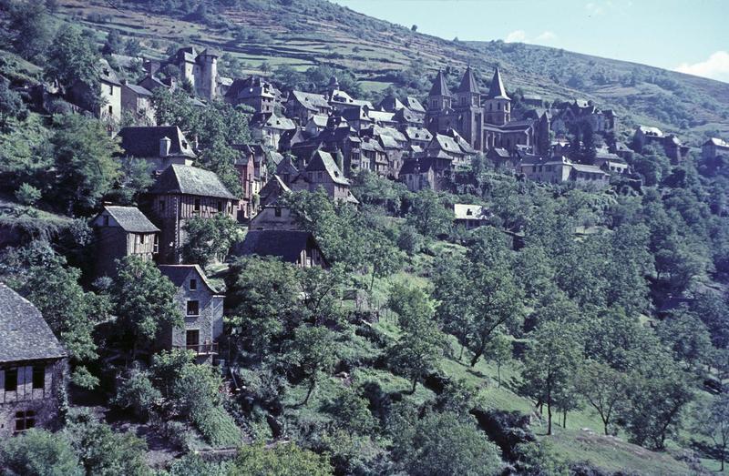 Vue générale de la ville, ensemble sud-ouest de l'abbaye