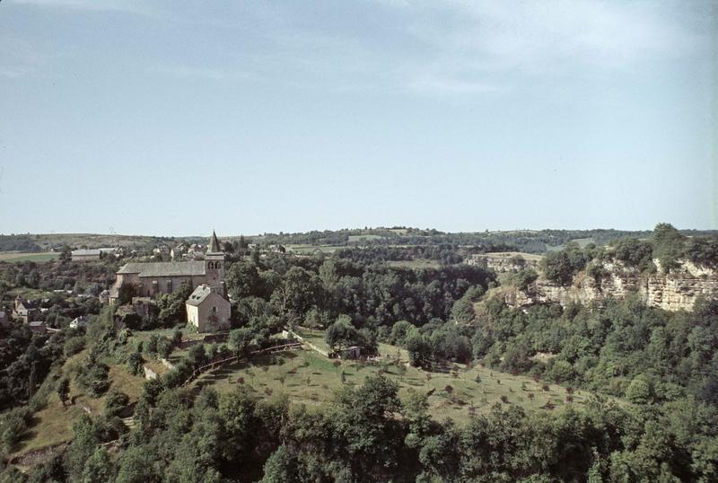 Vue générale de la ville et l'église côté nord