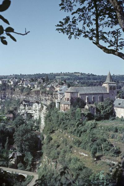 Ensemble sud-est et maisons environnantes